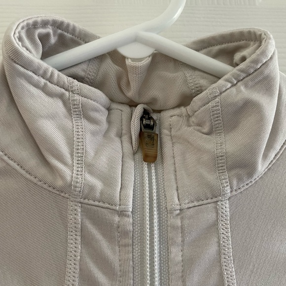 Lululemon Catch Me Air Jacket - Picture 5 of 6